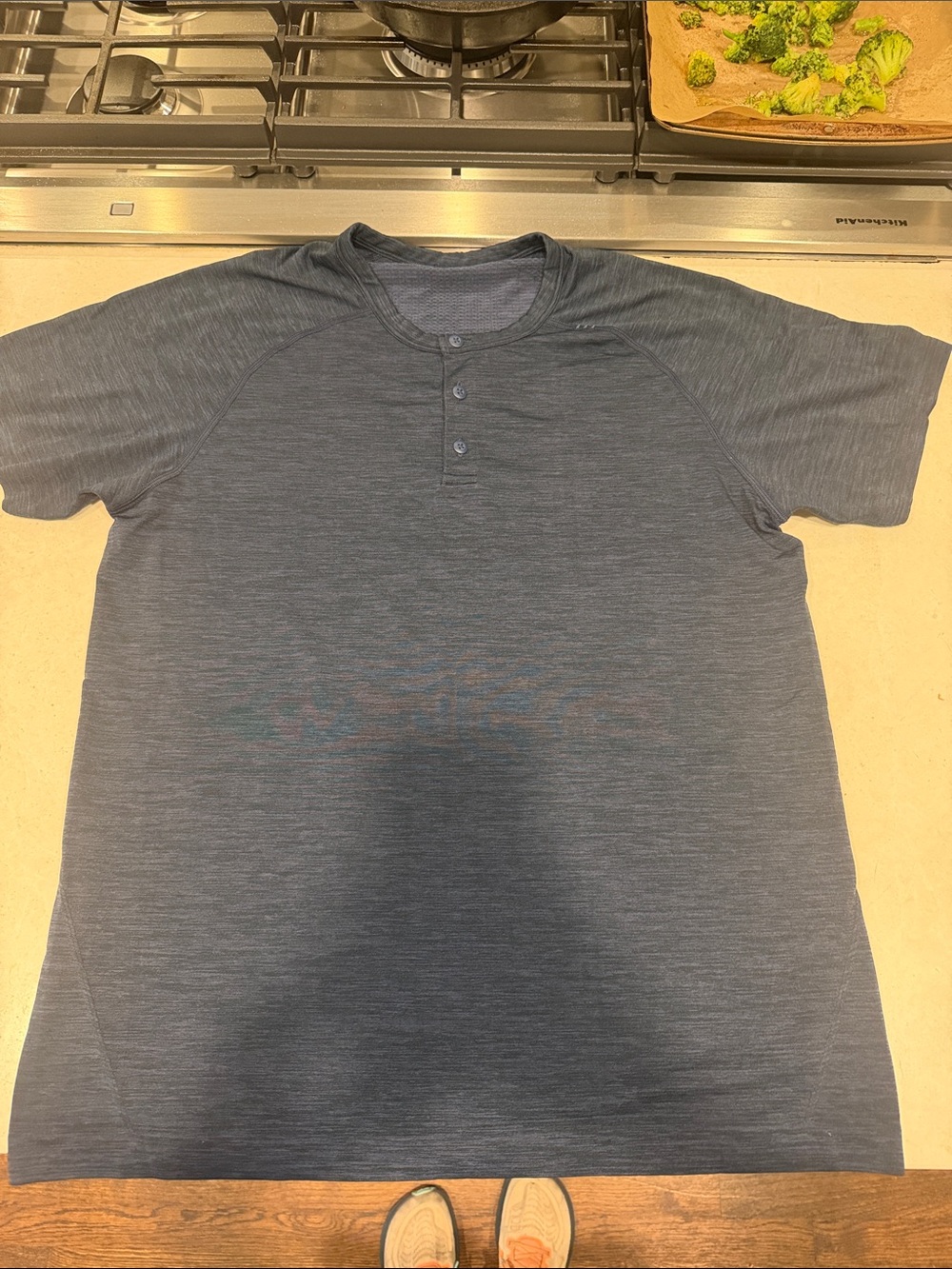 Men's Short-Sleeve Henley Shirt in Heather Navy